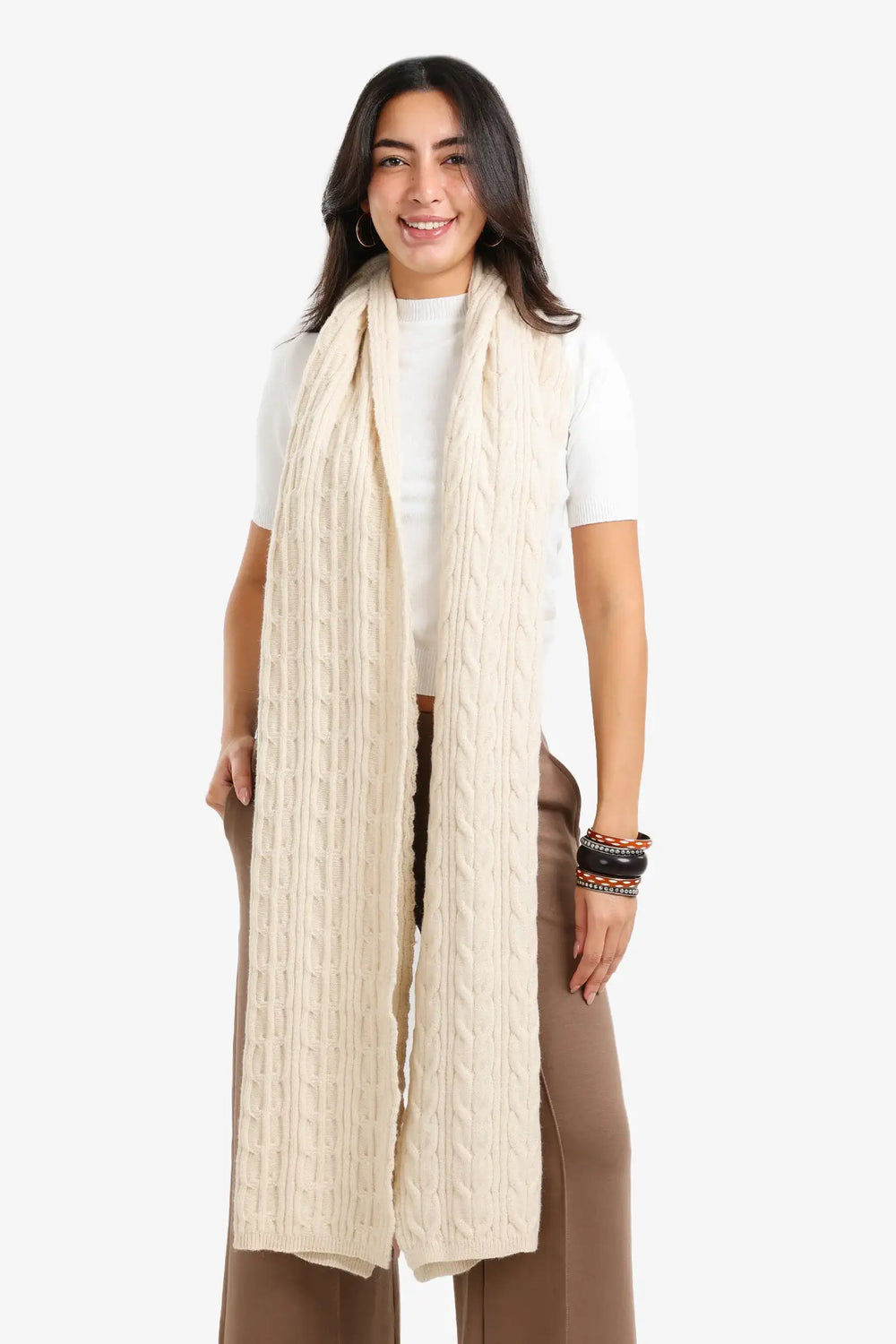 سكارف بنقشة مضفرة