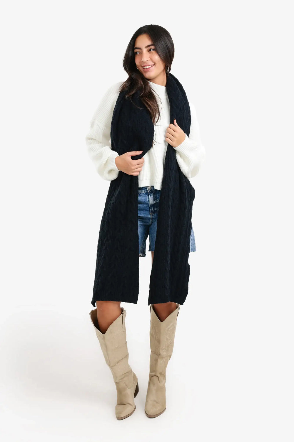 سكارف بنقشة مضفرة