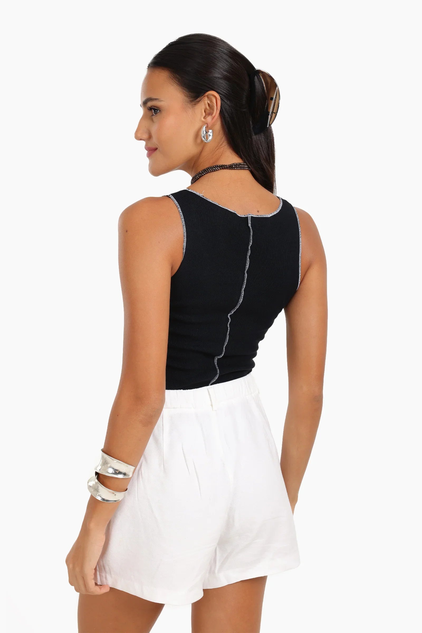 توب حمالات بخياطة بلون مختلف