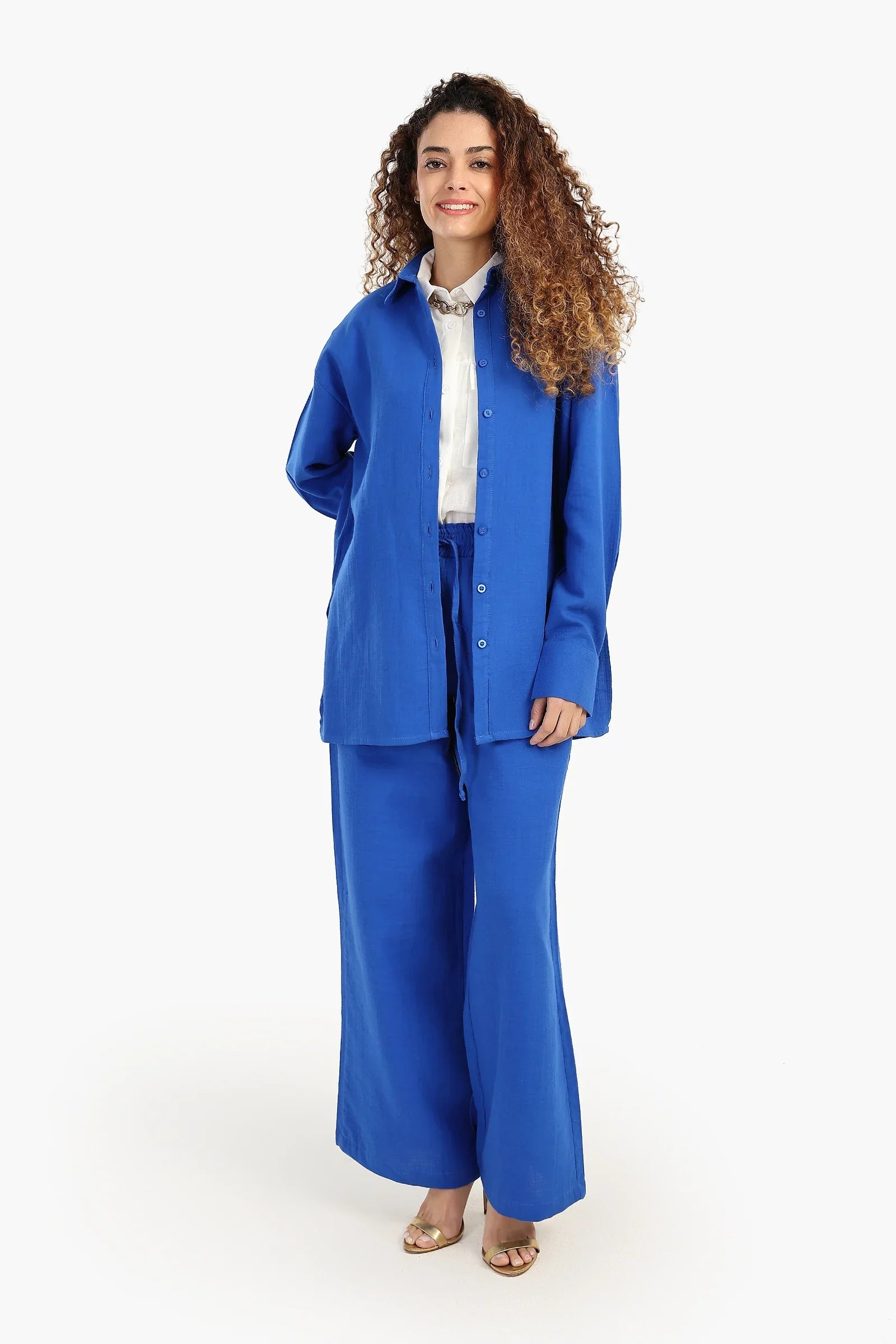 قميص مريح بأزرار