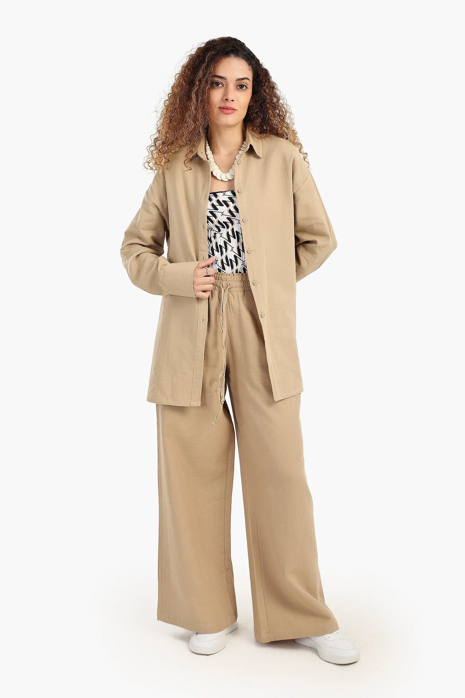 قميص مريح بأزرار