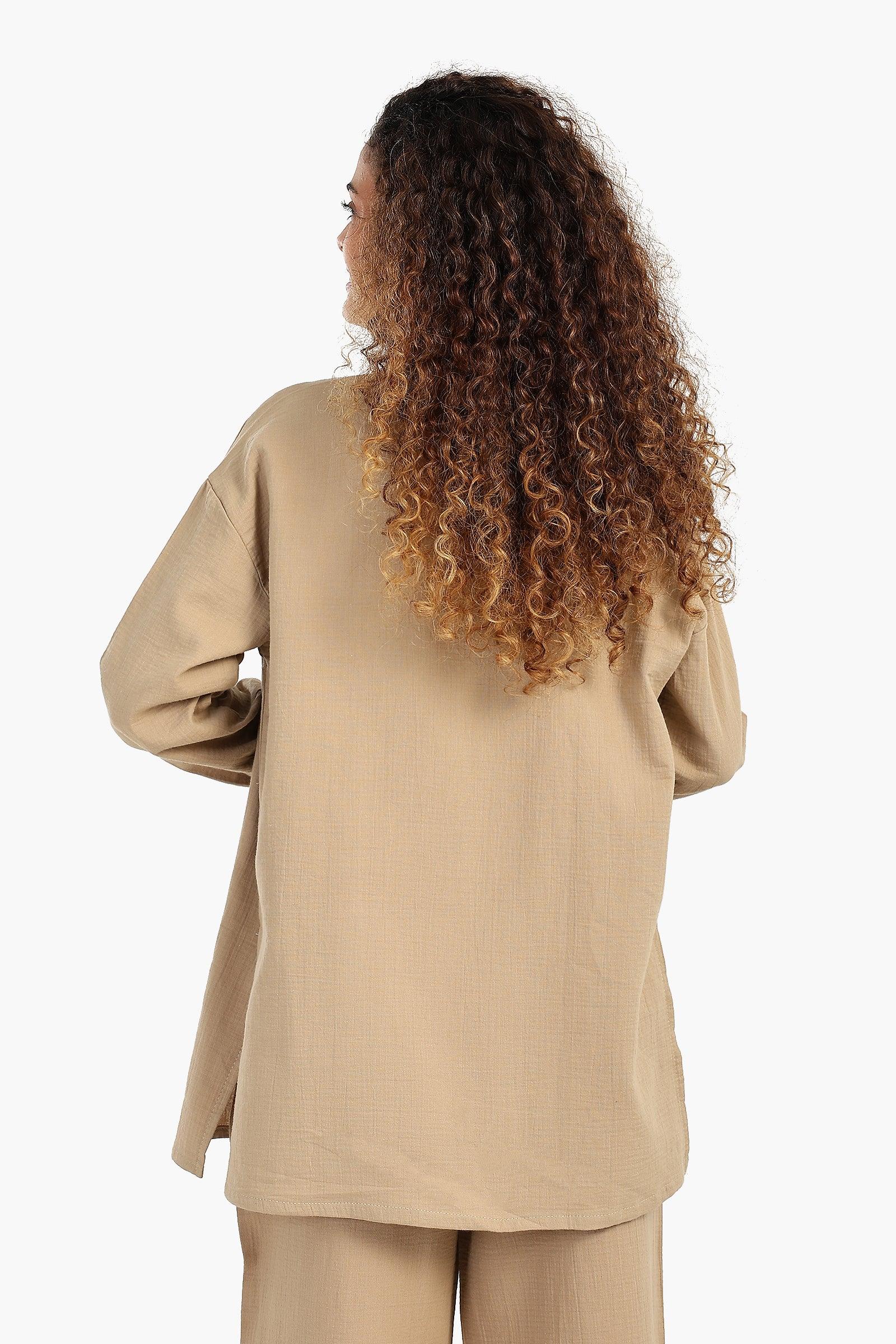 قميص مريح بأزرار