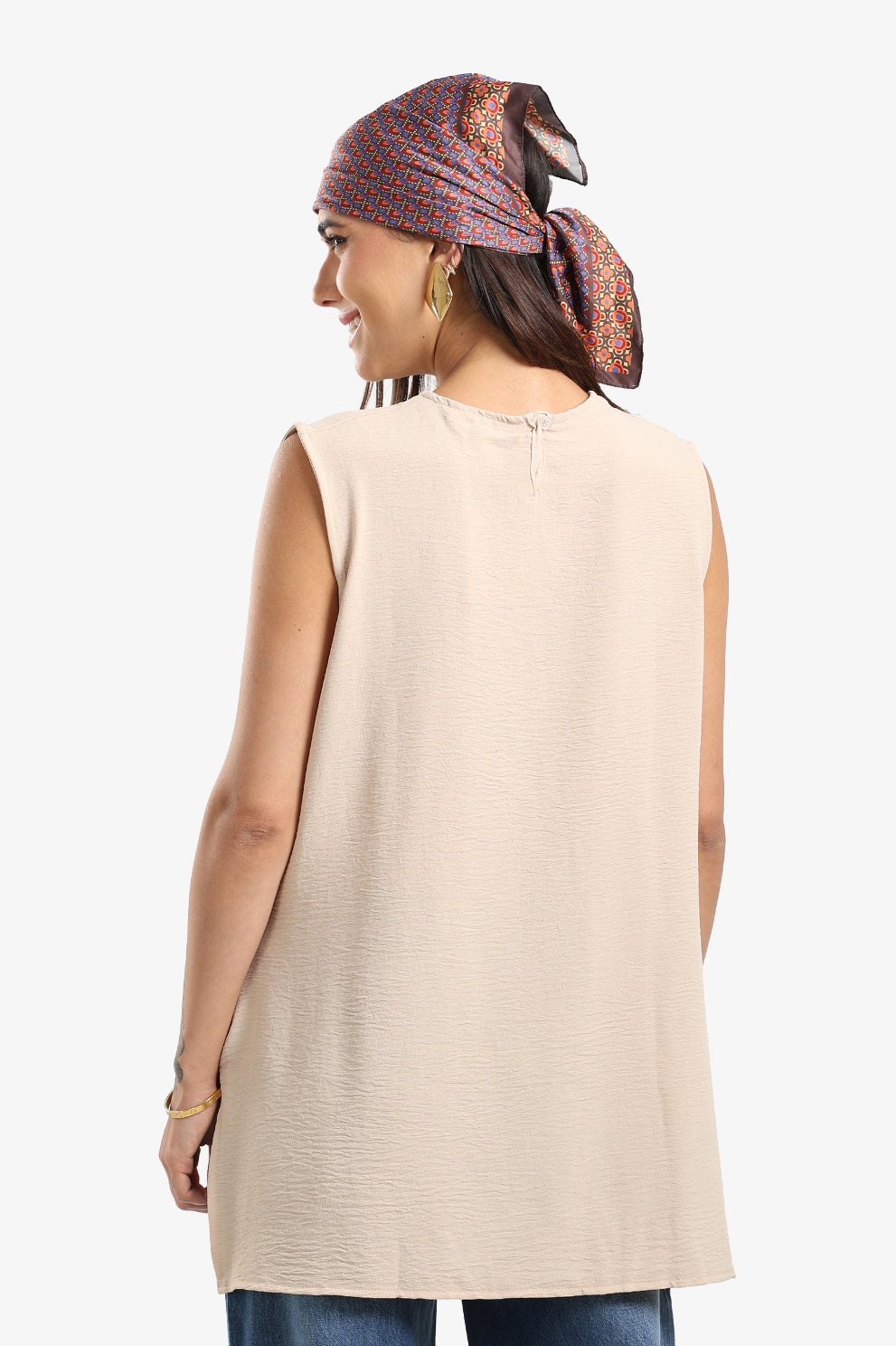 بلوزة عملية بقصة مريحة