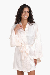 روب أنيق من الجاكارد الذاتي