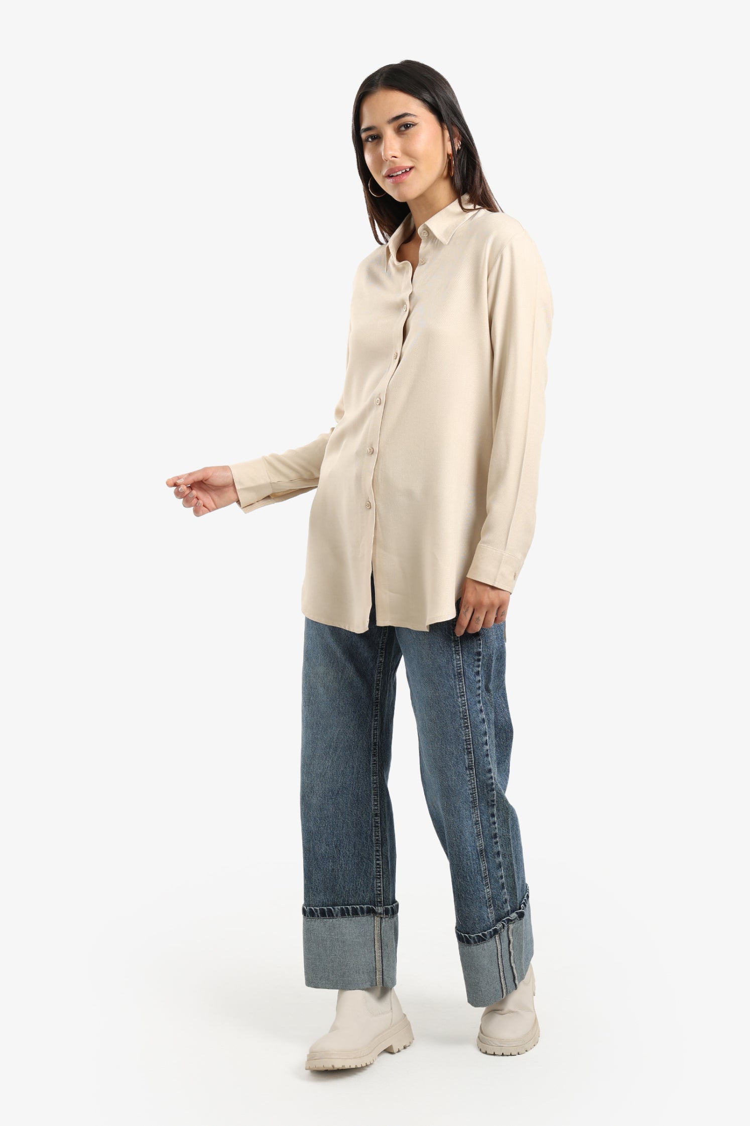 قميص عملي بحافة دائرية