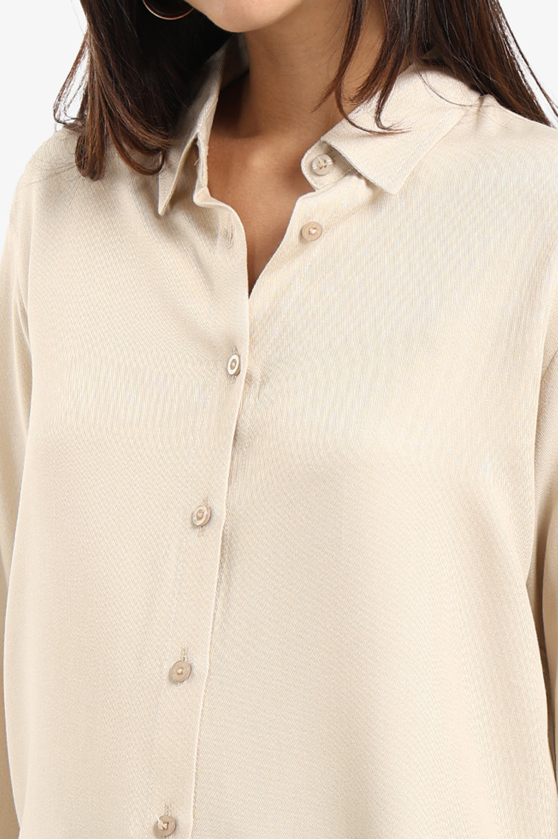 قميص عملي بحافة دائرية