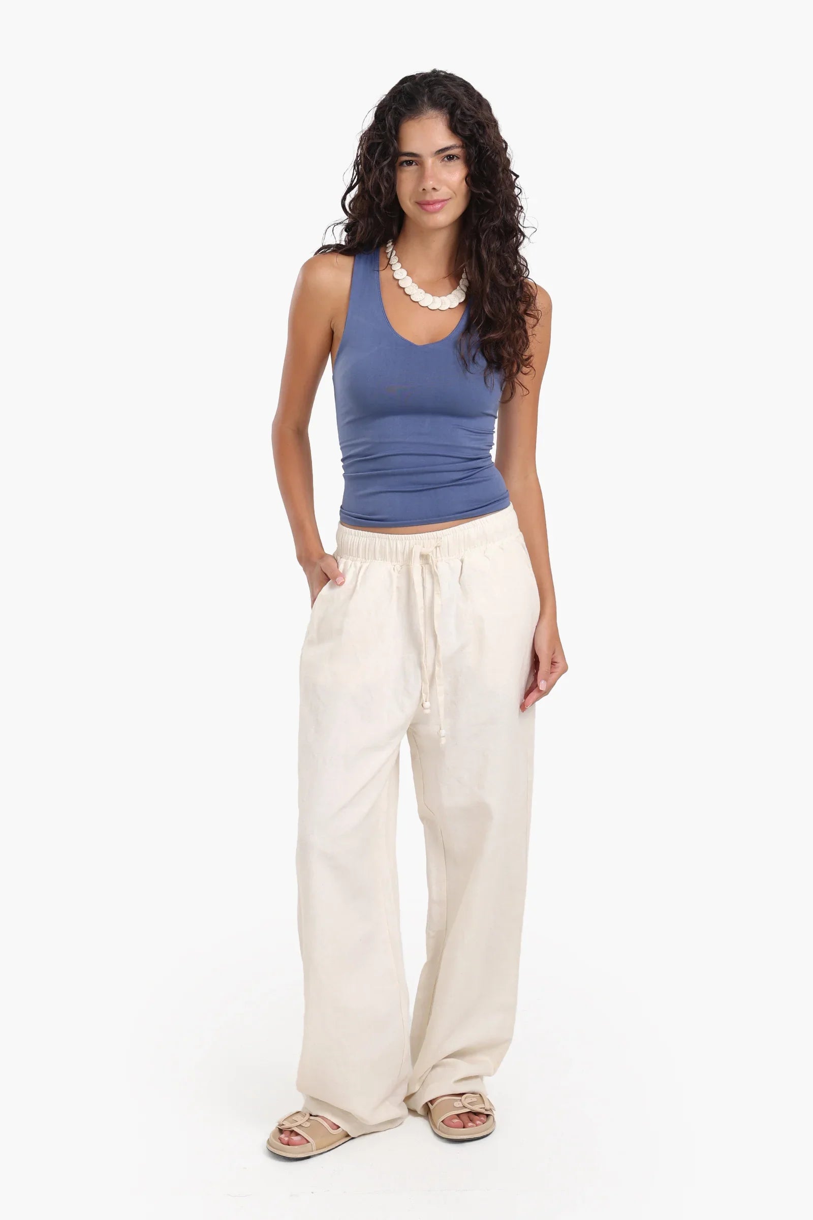 توب ضيق برقبة دائرية