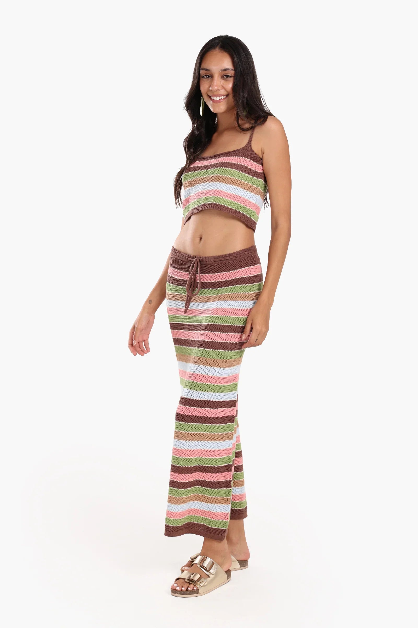 طقم شاطئ مخطط وملون