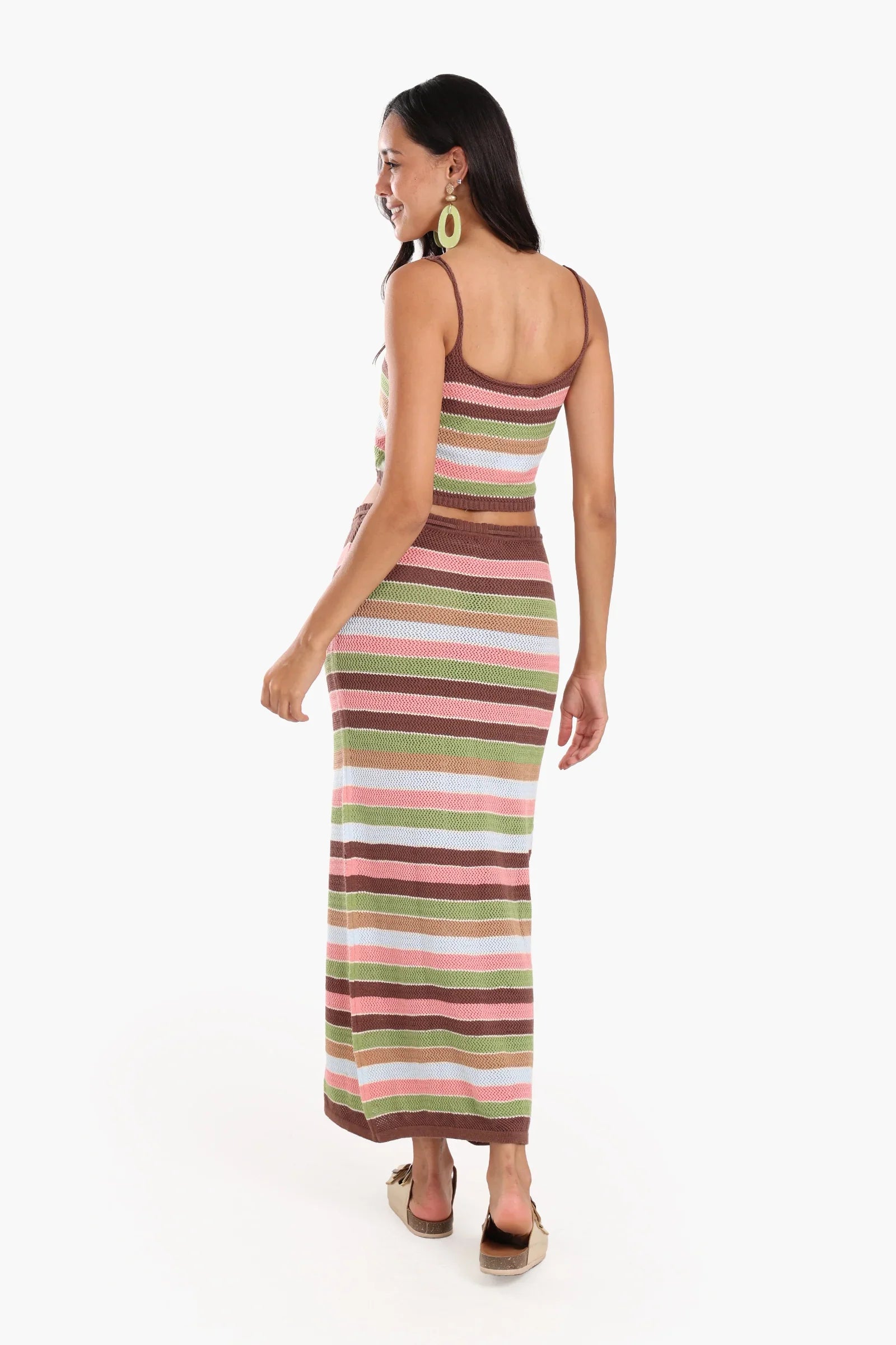 طقم شاطئ مخطط وملون