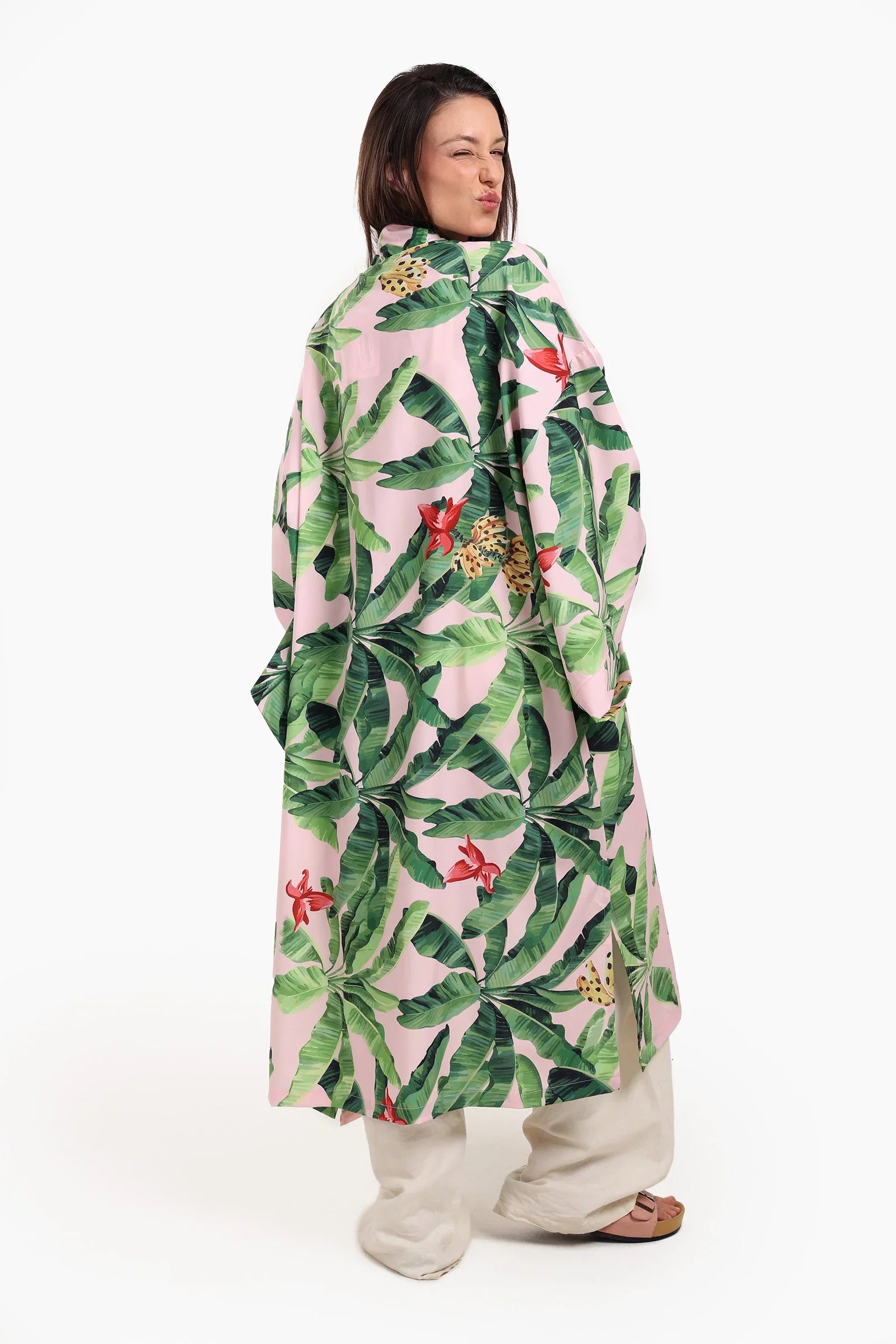 كيمونو بطبعة أوراق استوائية للشاطئ