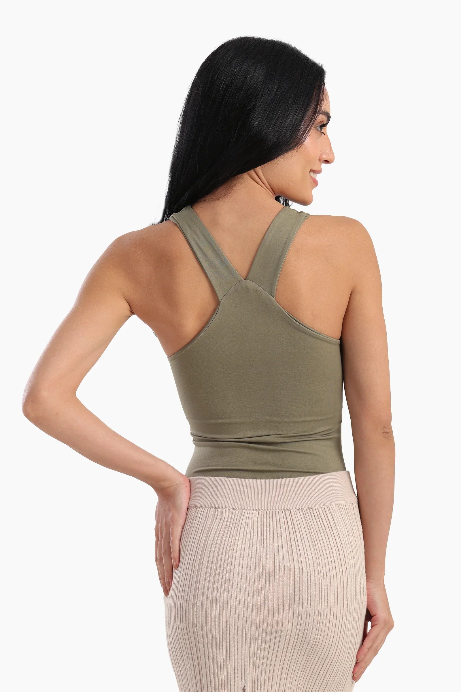 توب ضيق برقبة دائرية