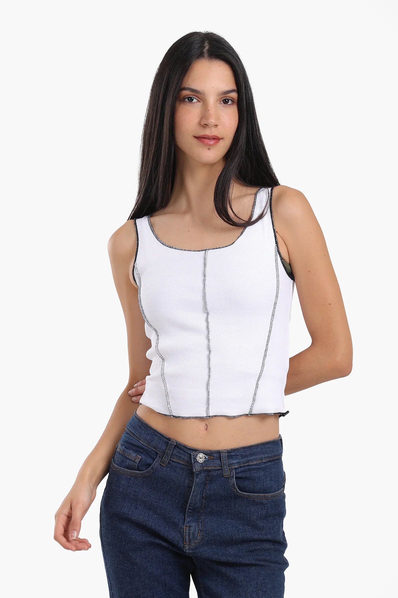 توب حمالات بخياطة بلون مختلف