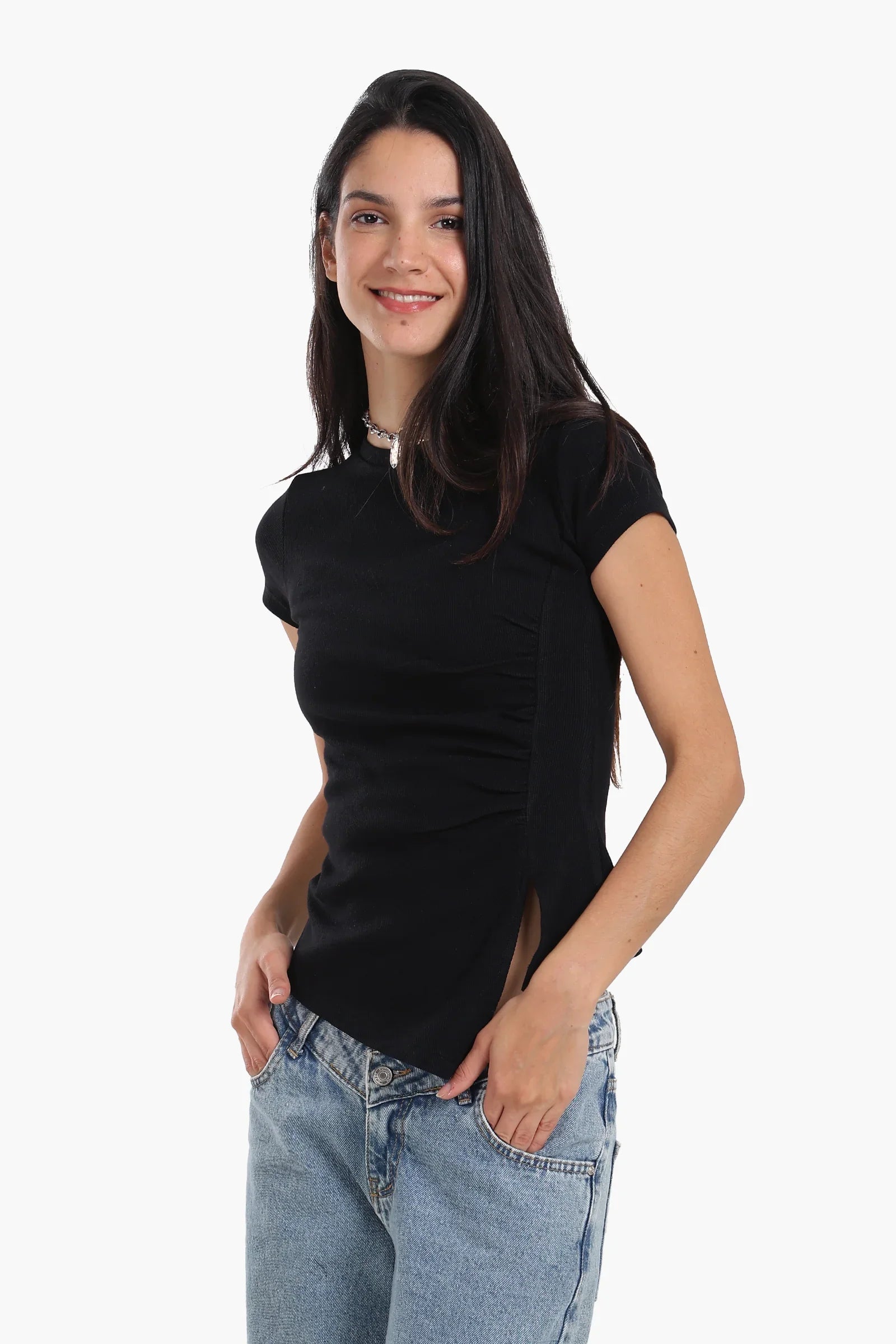 توب نص كم غير متماثل الطول