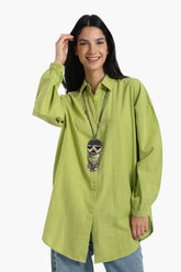 قميص كتاف منخفض من الكتان