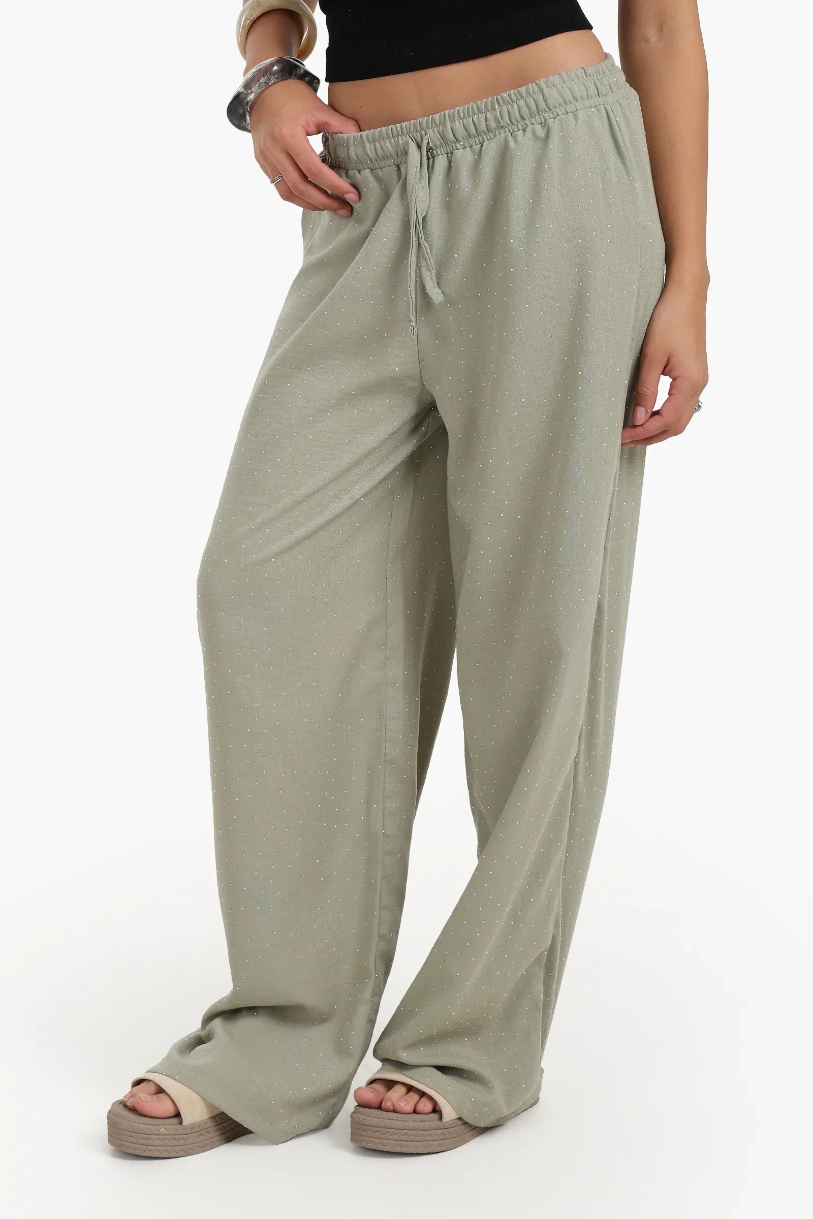 بنطلون بترصيعات صغيرة