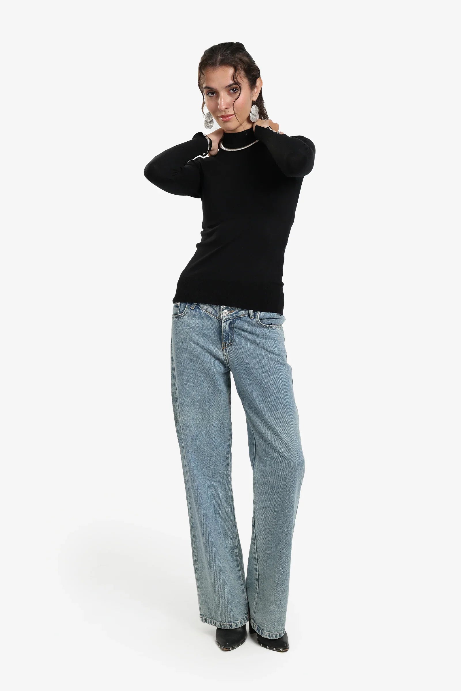 بلوفر أساسي بياقة عالية