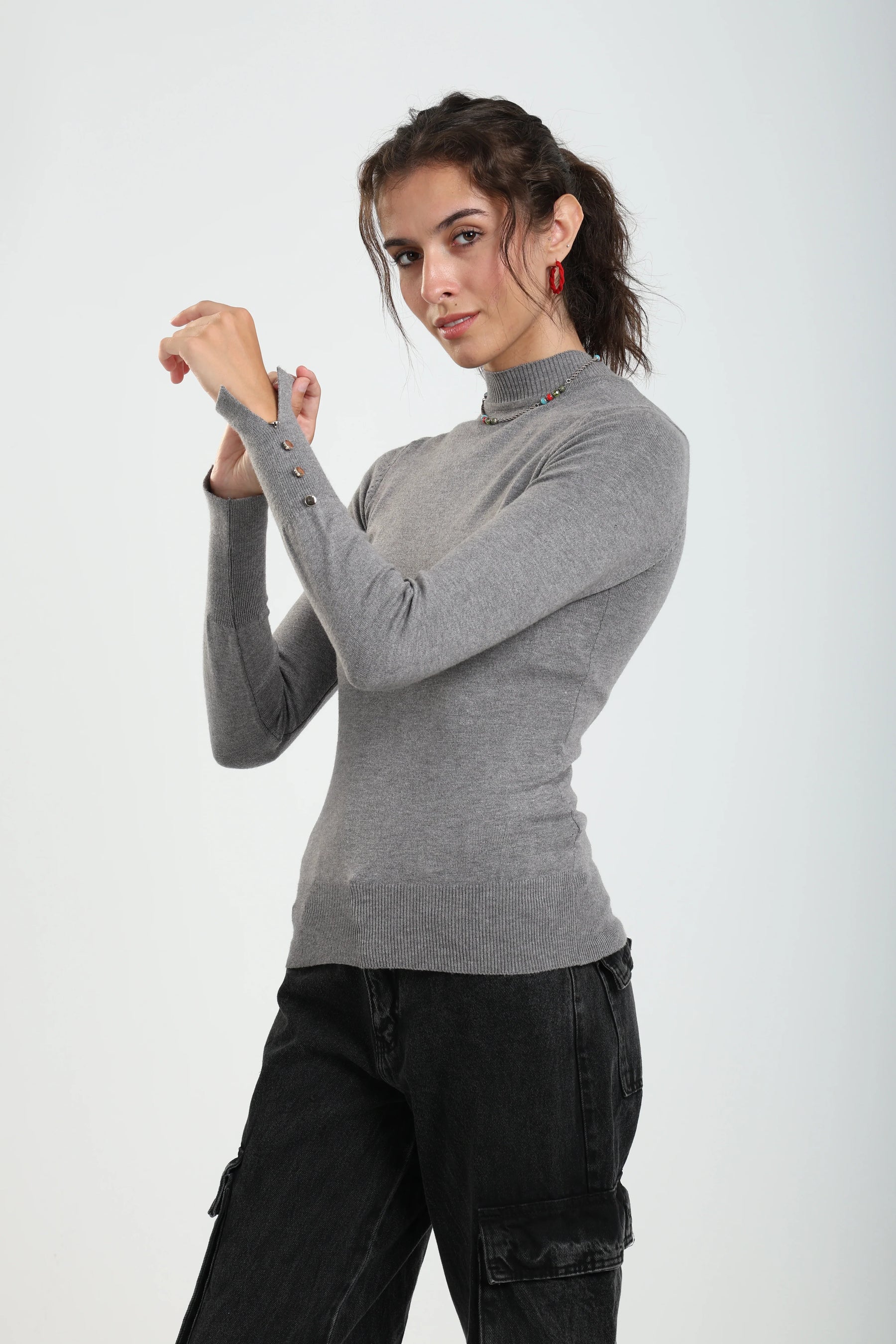 بلوفر أساسي بياقة عالية