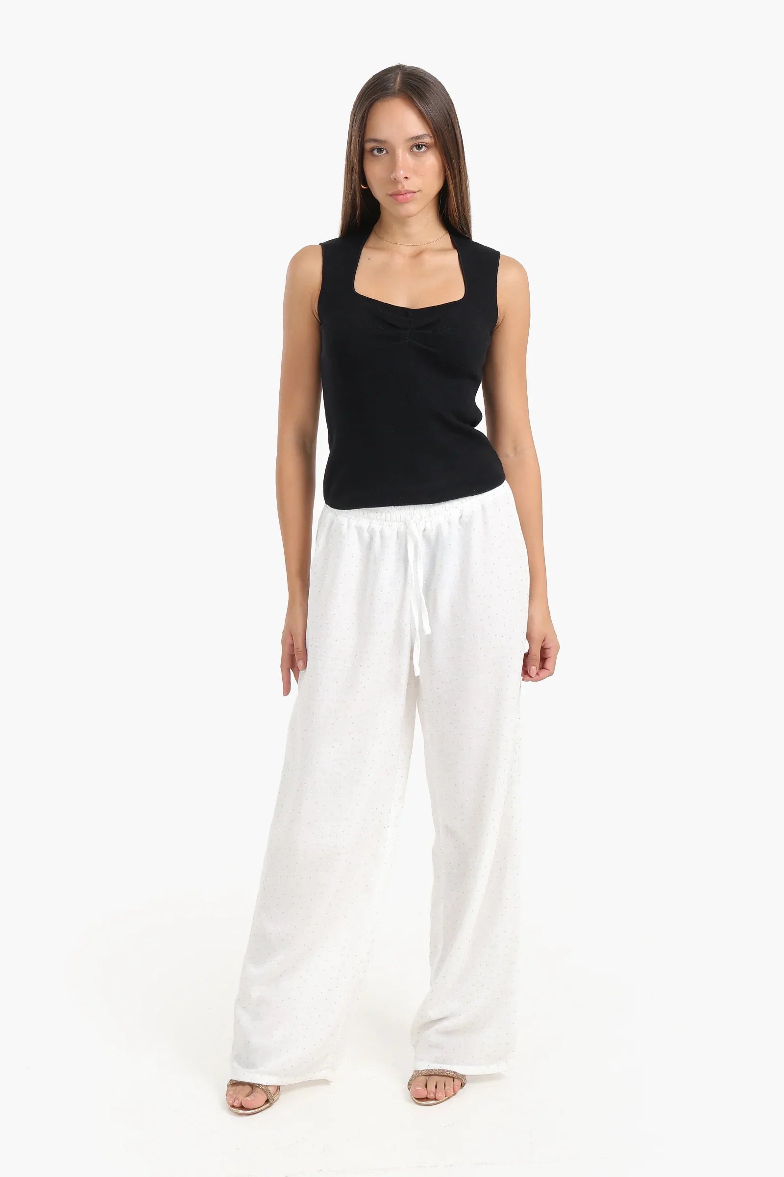 بنطلون بترصيعات صغيرة