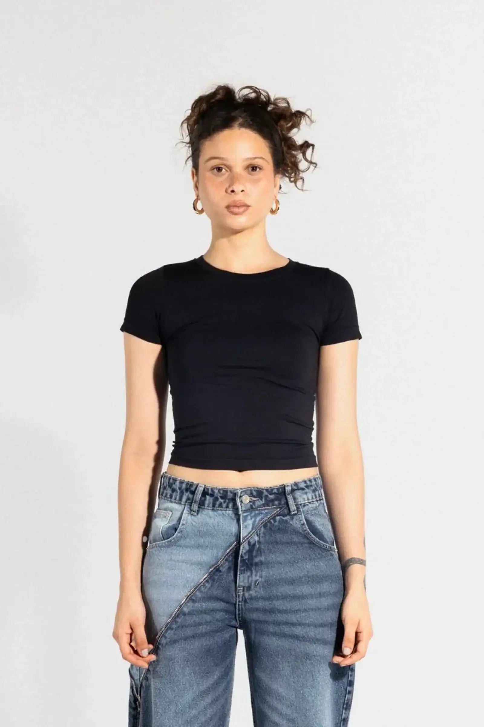 MOUSSY BEP OG ラインストーン BABY TEE BLACK MOUSSY BEP OG ラインストーン BABY TEE BLACK