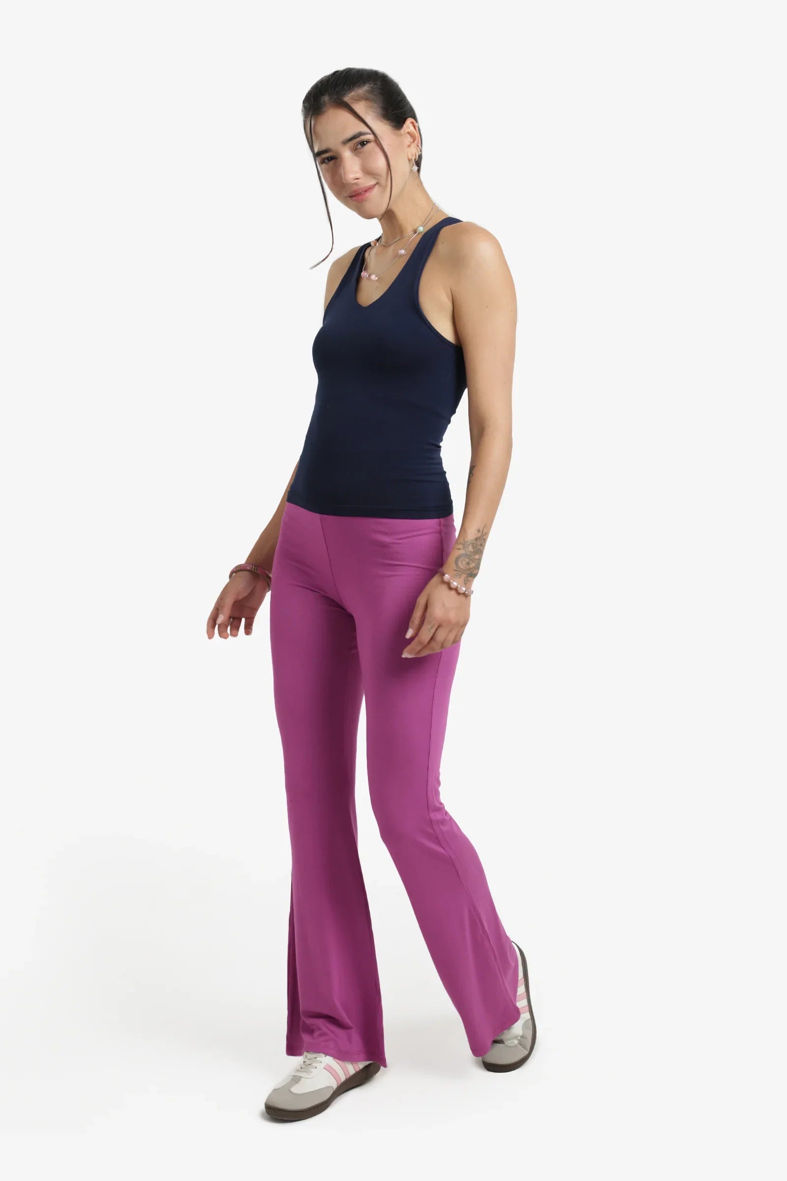 توب ضيق برقبة دائرية