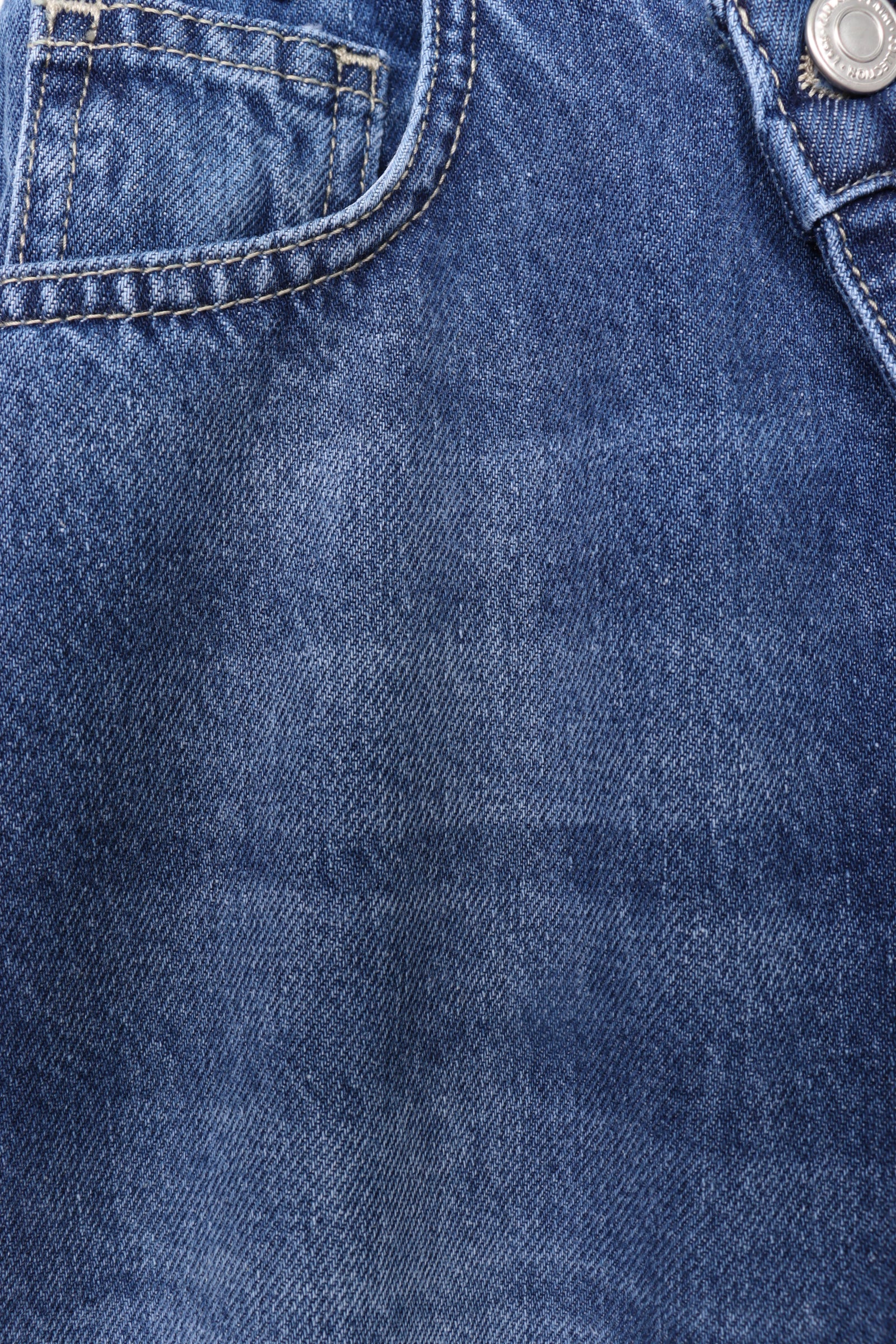 بنطلون جينز بخصر عالي وأرجل مستقيمة