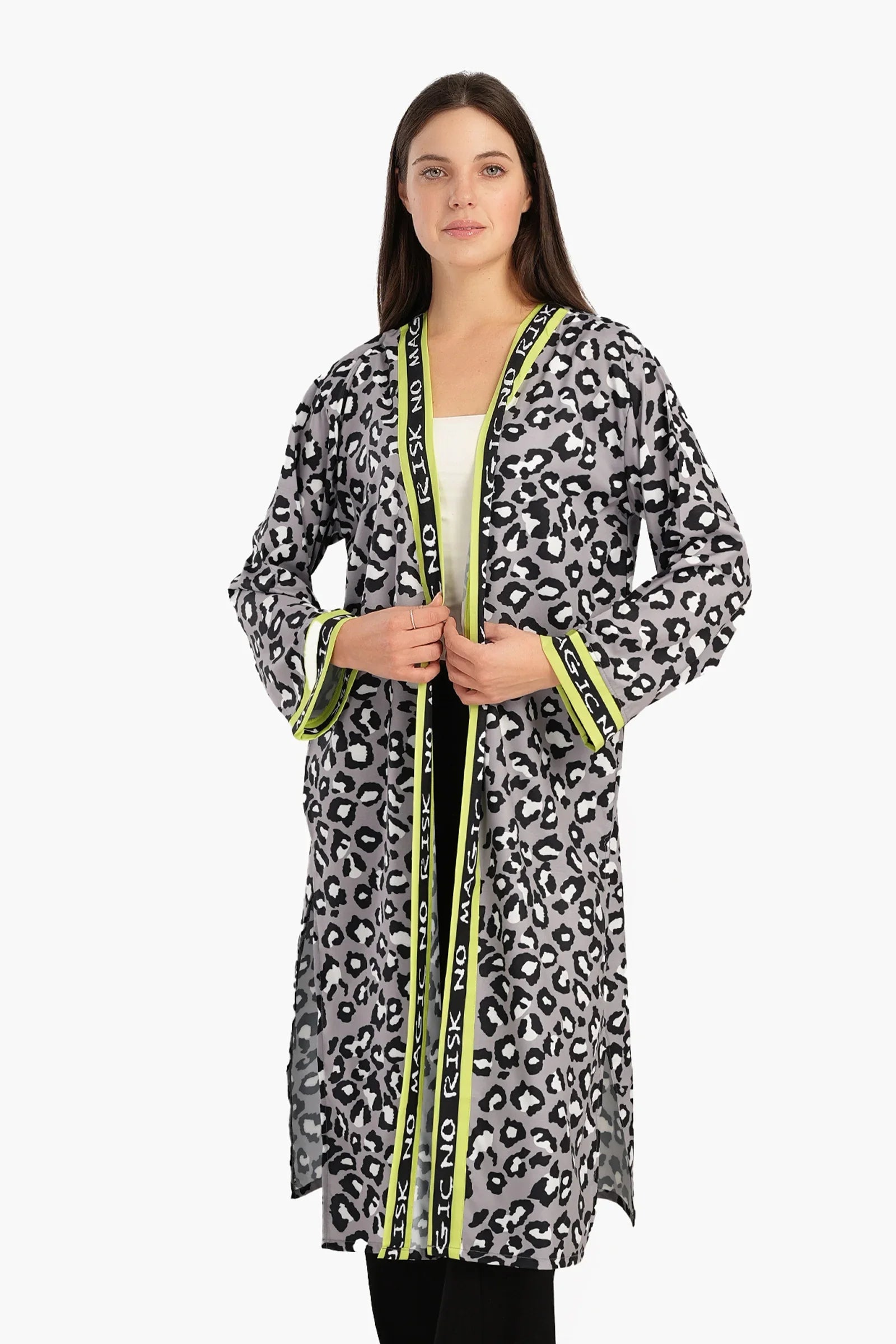 كيمونو بطبعة "No Risk No Magic"