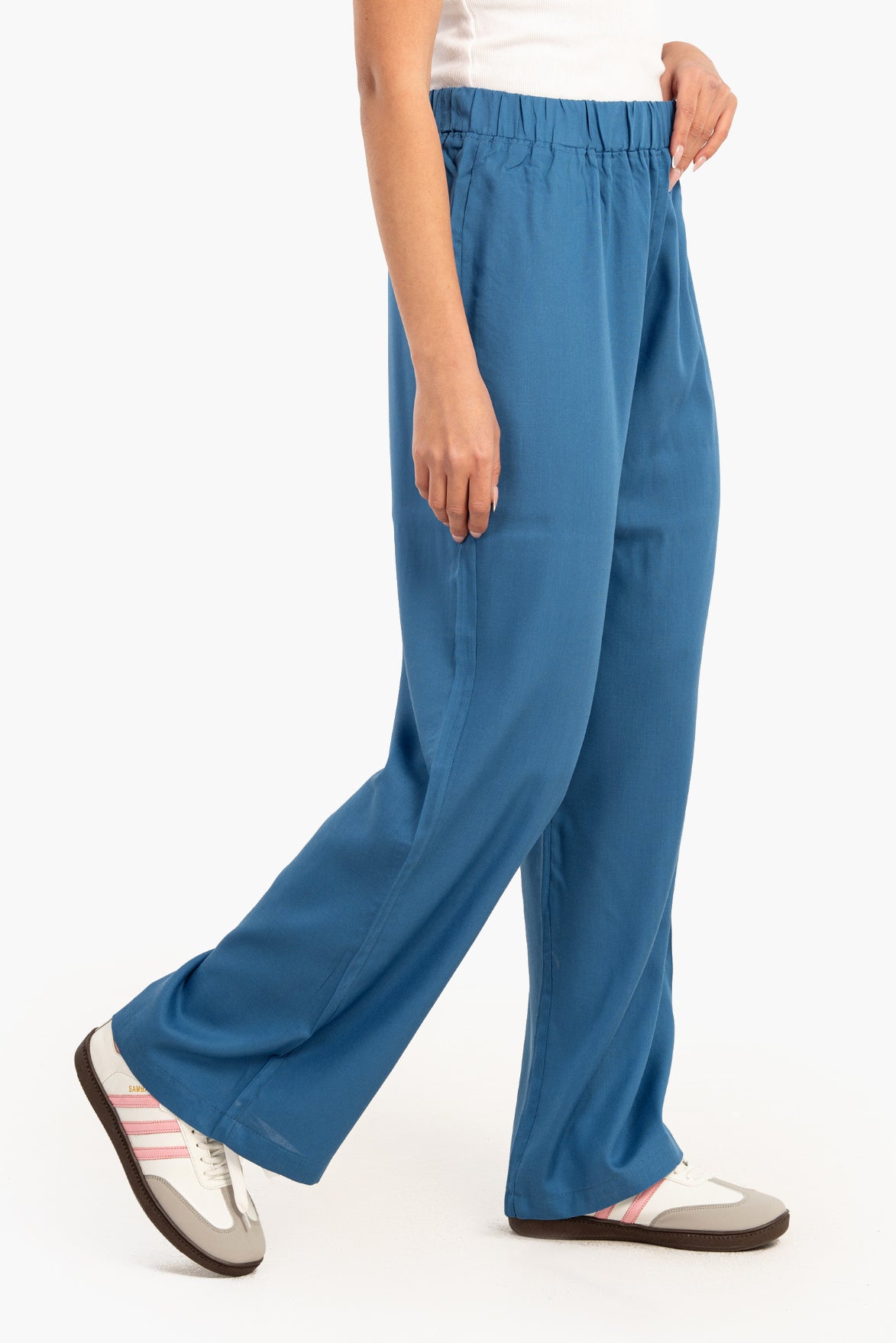 بنطلون مريح بقصة مستقيمة