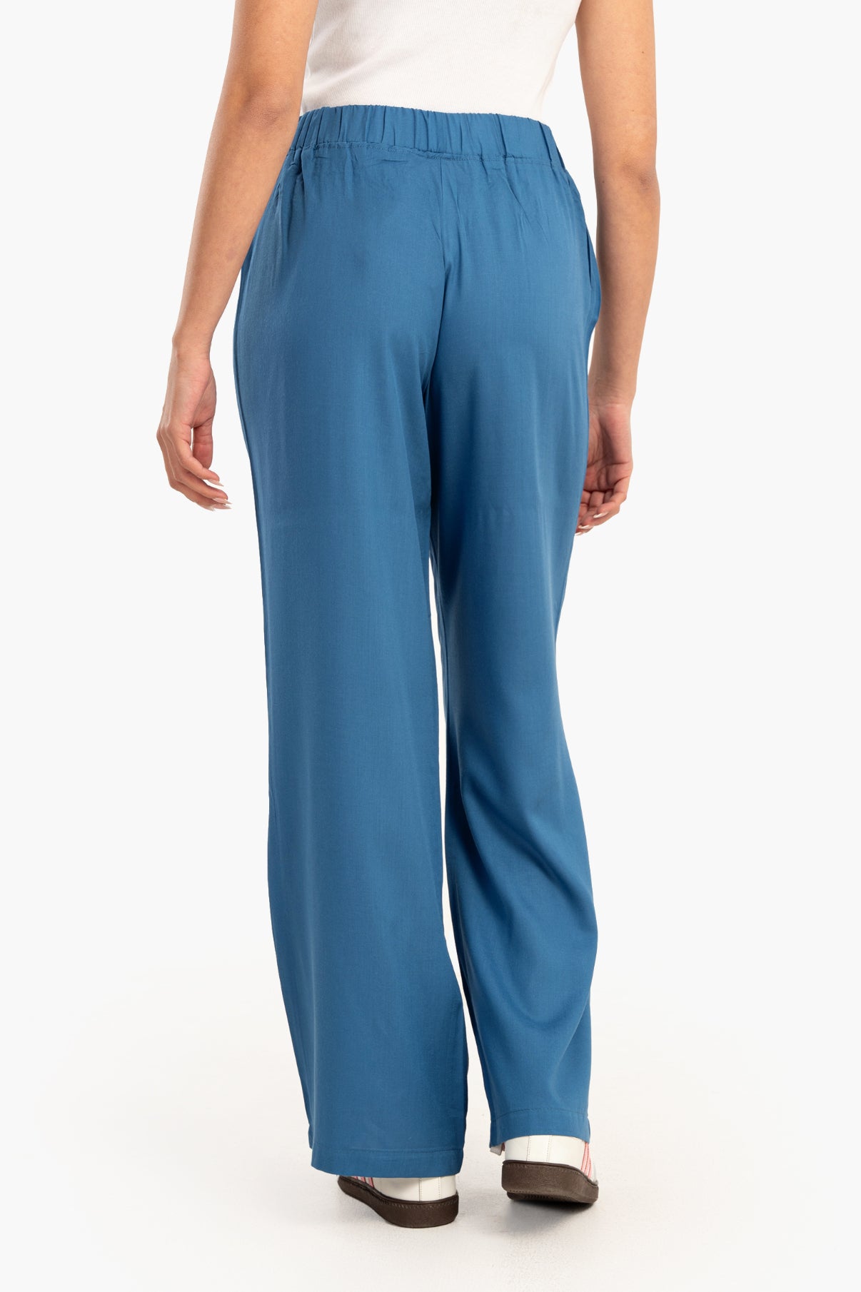 بنطلون مريح بقصة مستقيمة