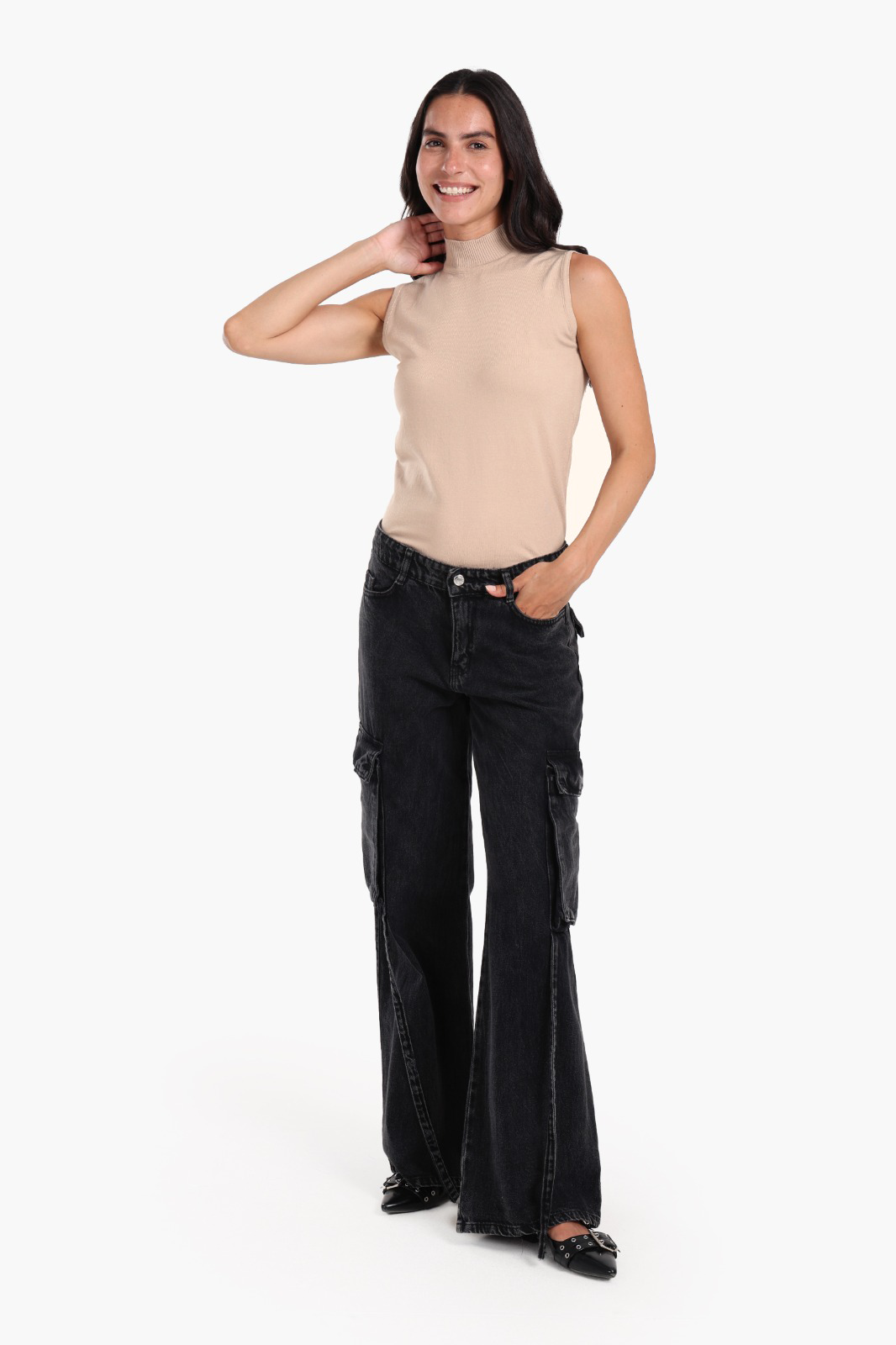 بلوفر بدون أكمام ورقبة عالية