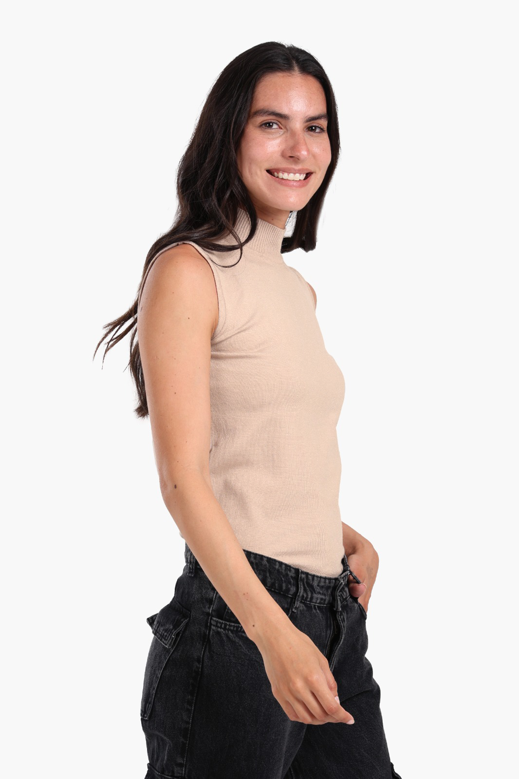 بلوفر بدون أكمام ورقبة عالية