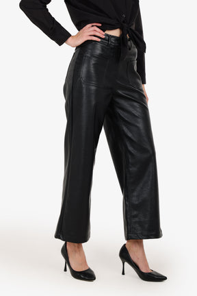بنطلون جلد صناعي بأرجل واسعة