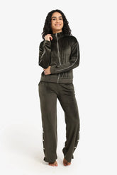 طقم بيجامة قطيفة بقصّة مستقيمة 