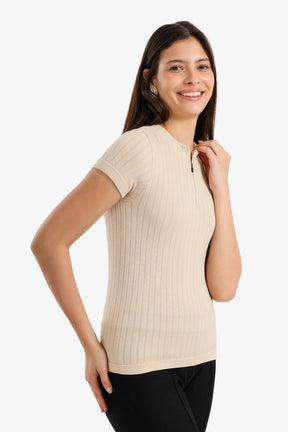 توب مضلع بأكمام قصيرة