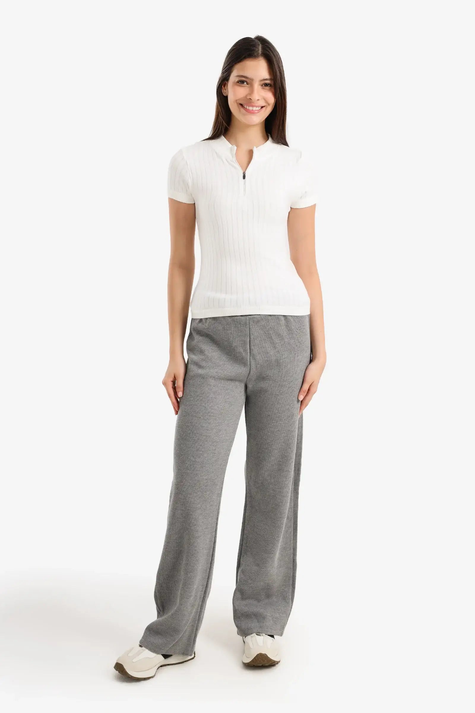 توب مضلع بأكمام قصيرة