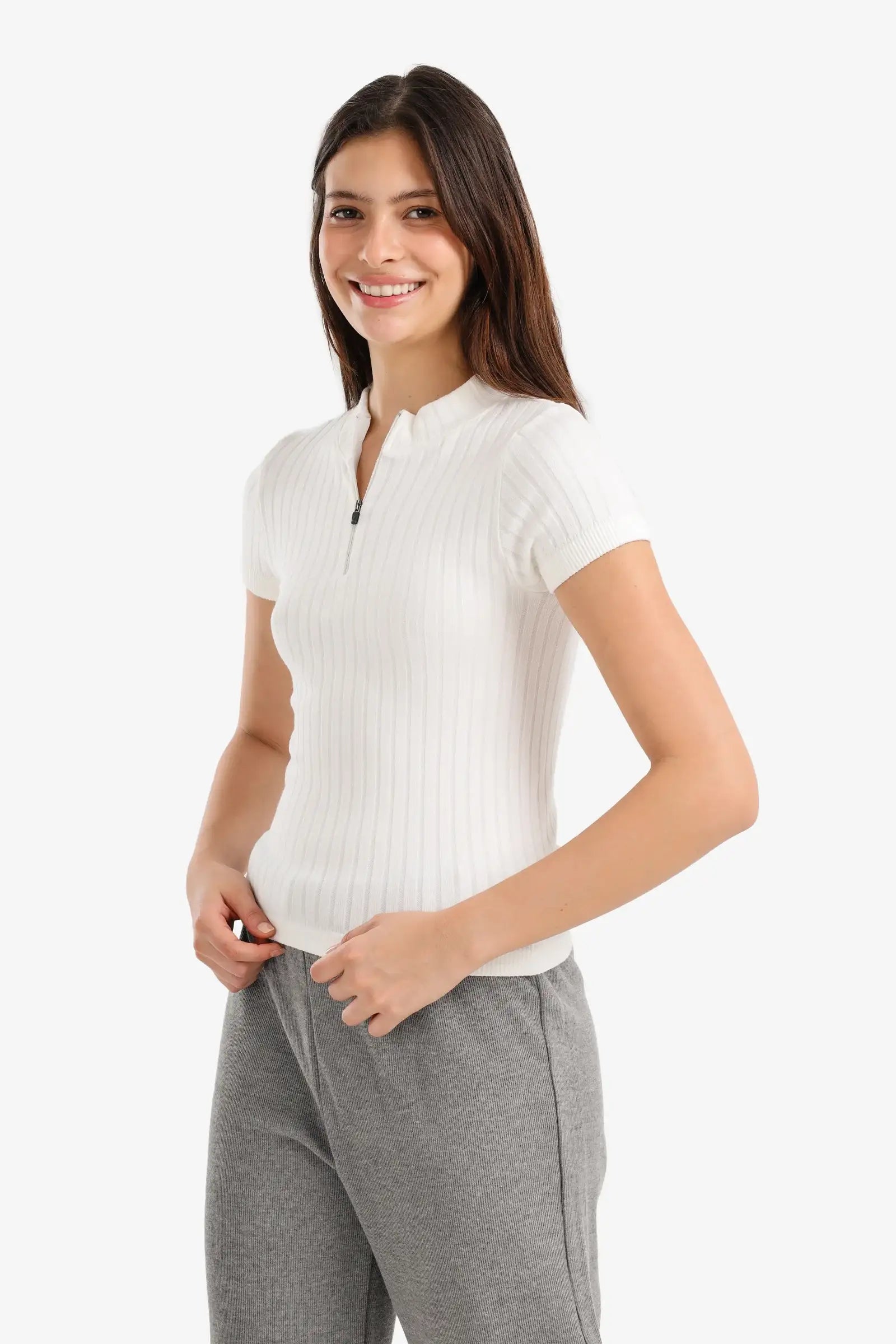 توب مضلع بأكمام قصيرة