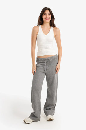 بلوزة بياقة V و كشكشة