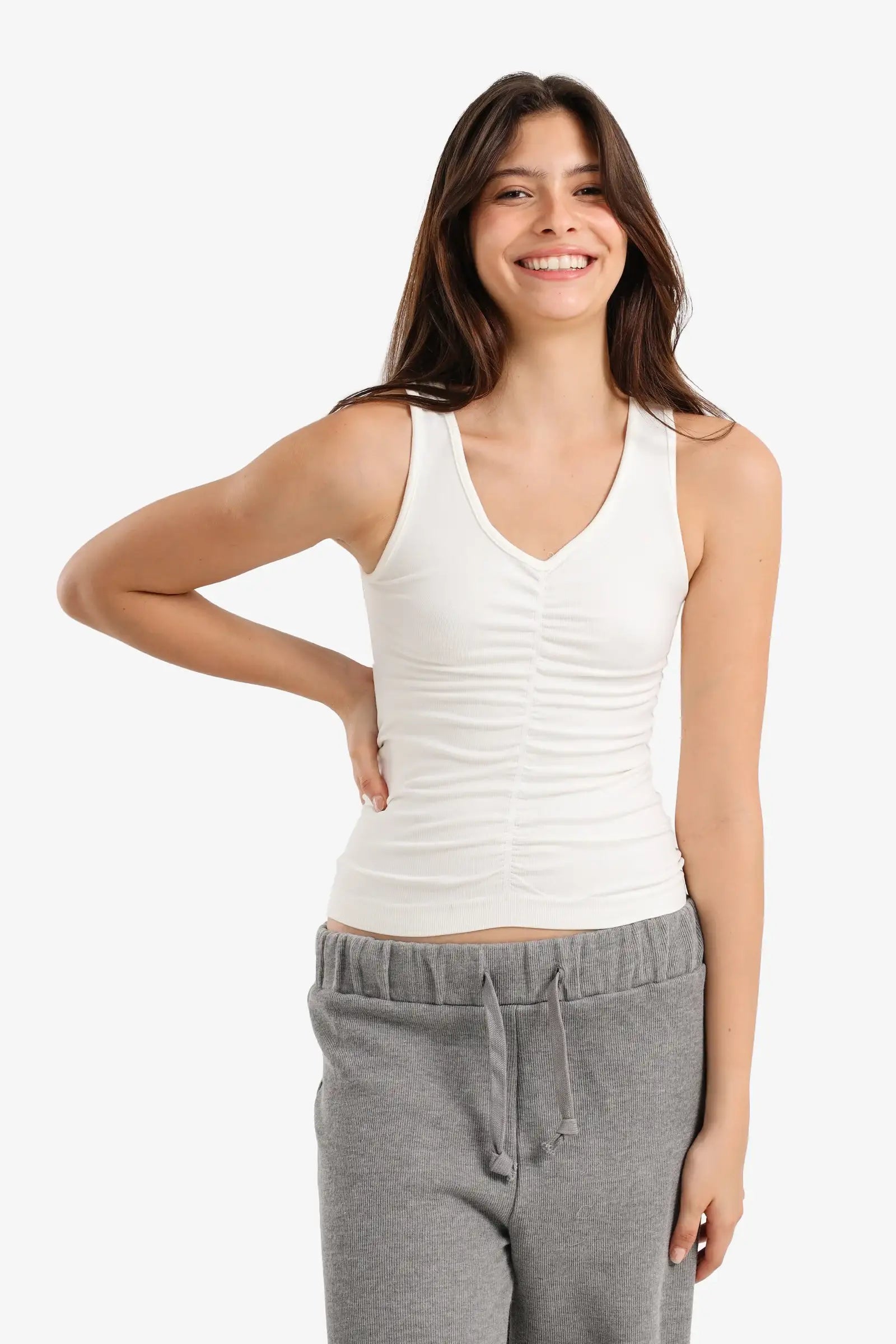 بلوزة بياقة V و كشكشة