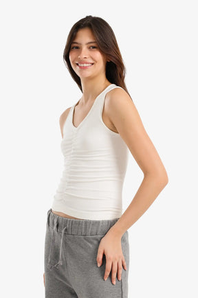 بلوزة بياقة V و كشكشة