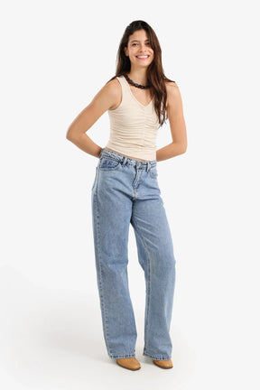 بلوزة بياقة V و كشكشة