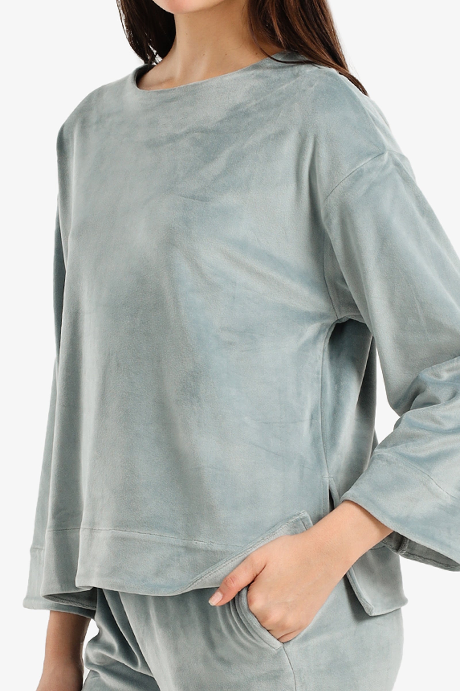 طقم بيجامة قطيفة بأكمام طويلة