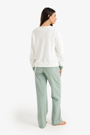 طقم بيجامة قطيفة برقبة V