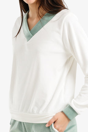 طقم بيجامة قطيفة برقبة V