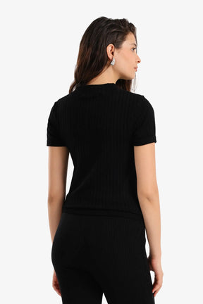 توب مضلع بأكمام قصيرة