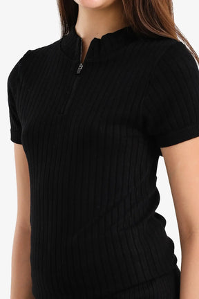 توب مضلع بأكمام قصيرة