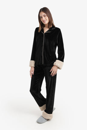 طقم بيجامة قطيفة بأزرار