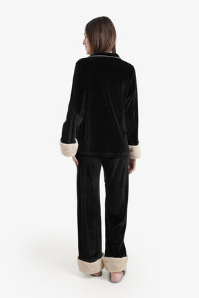 طقم بيجامة قطيفة بأزرار