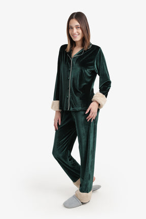 طقم بيجامة قطيفة بأزرار