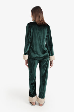 طقم بيجامة قطيفة بأزرار