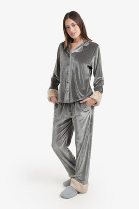 طقم بيجامة قطيفة بأزرار