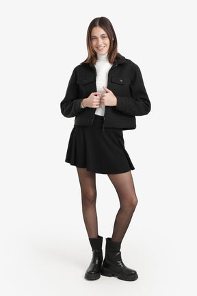 جاكيت قصير بجيوب أمامية